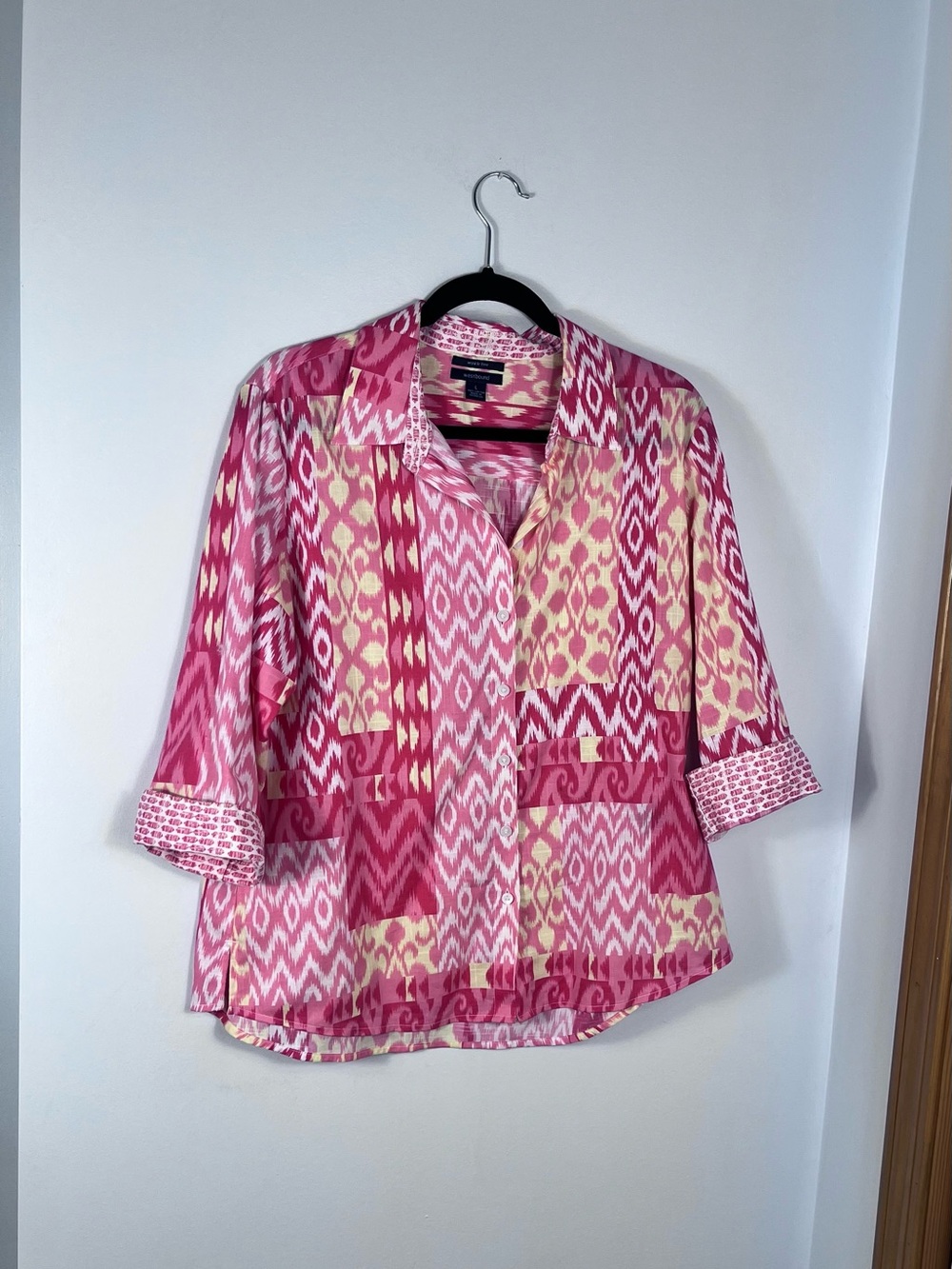 Westbound  Patterned Button-Up Top. Fuchsia, Pink and Soft Yellow  pattern. EXC